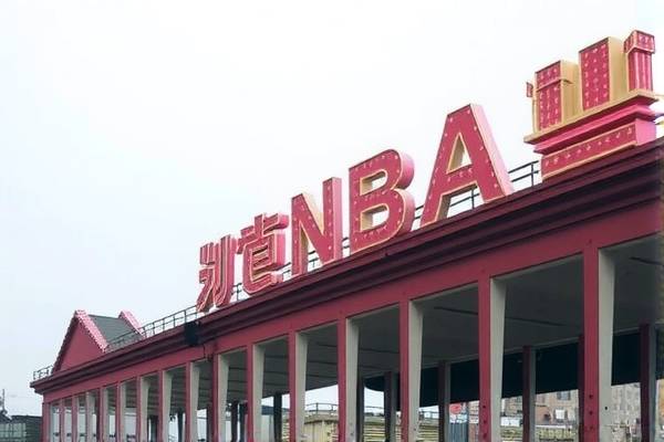 姚明在NBA的比赛录像，篮球传奇的永恒印记